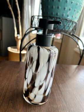 Mouth-blown glass pump soap dispenser confetti-style pattern white and black